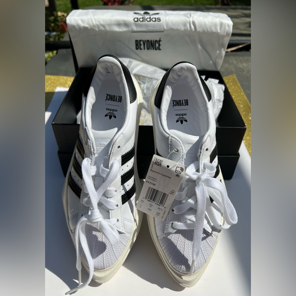 SPECIAL! BEYONCÉ ADIDAS! Brand new!